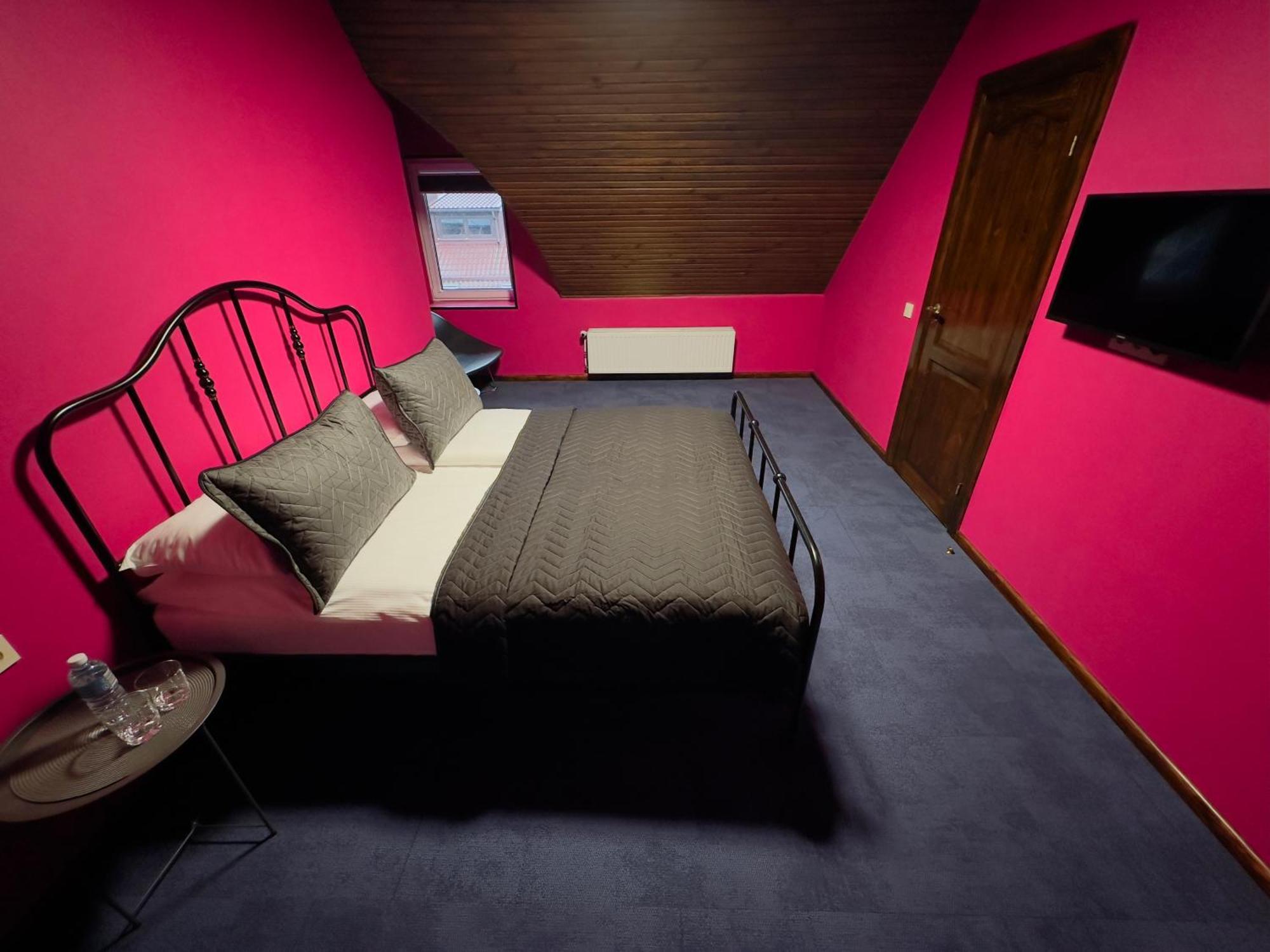 Broken Bed Hootel Каунас Екстер'єр фото