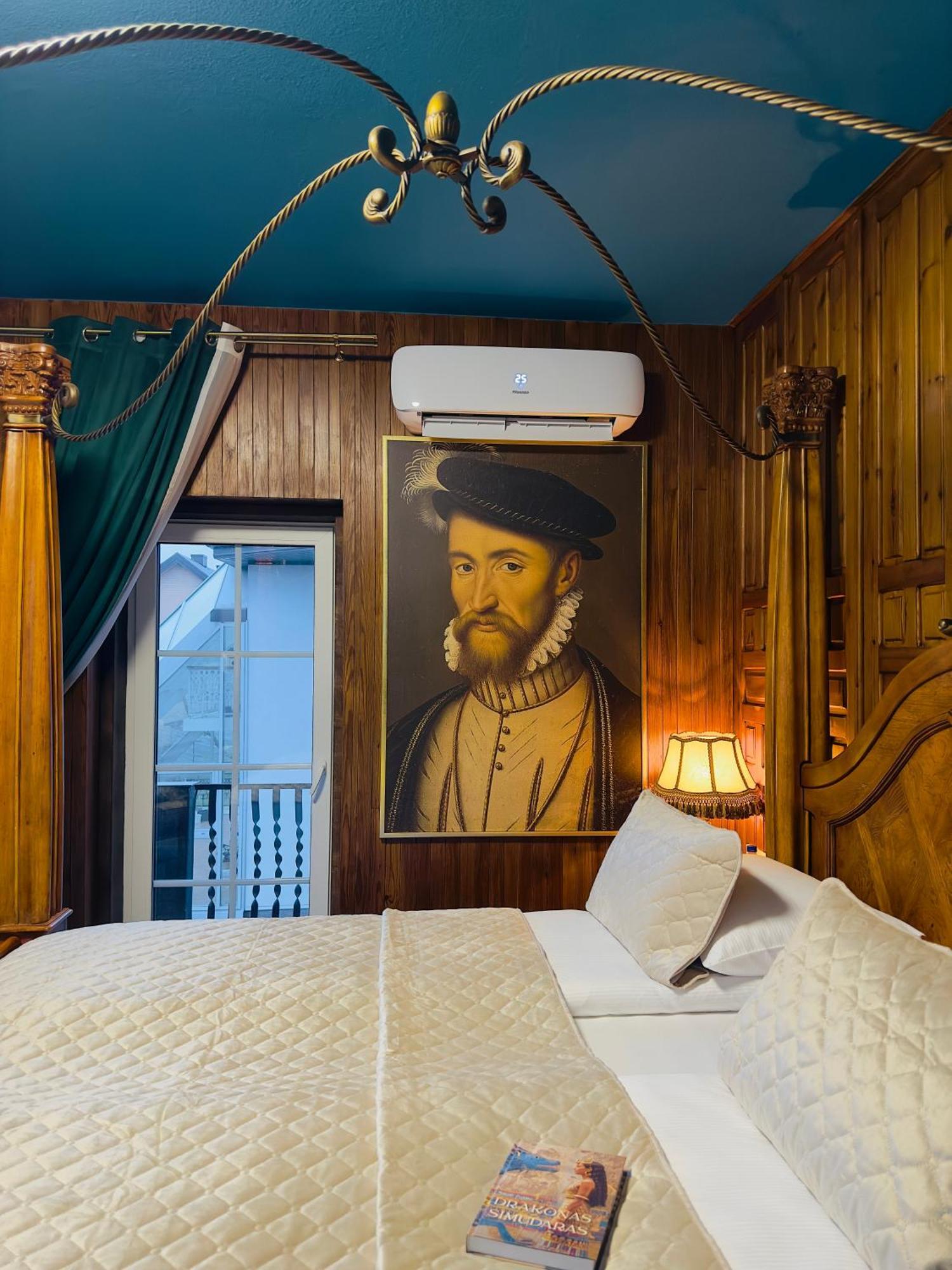 Broken Bed Hootel Каунас Екстер'єр фото