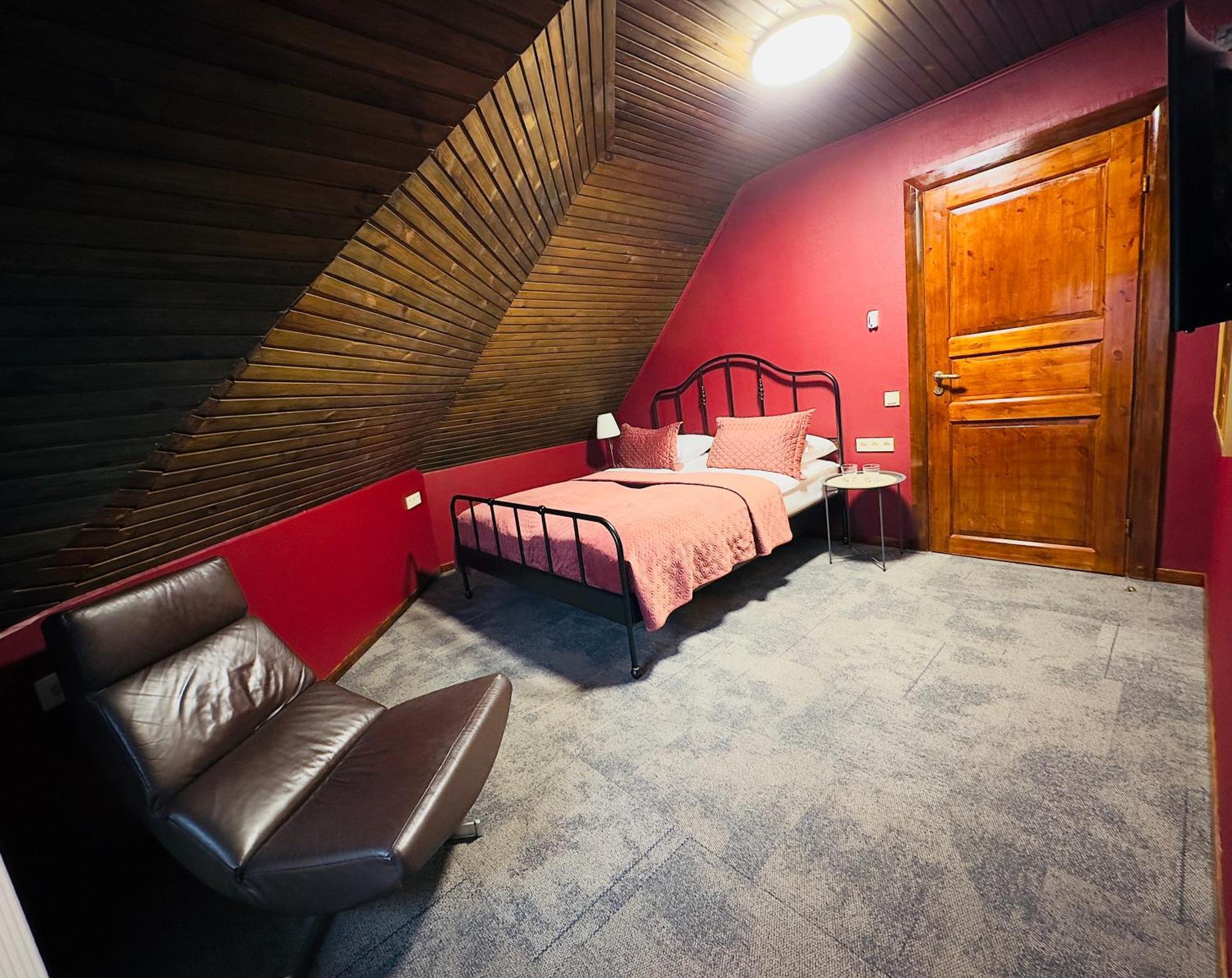 Broken Bed Hootel Каунас Екстер'єр фото